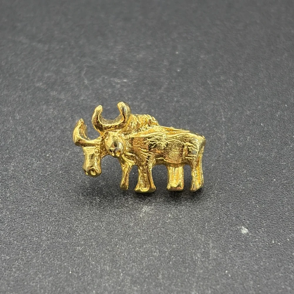 Two Ox Oxen Gold Tone Tiny Lapel Hat‎ Pin